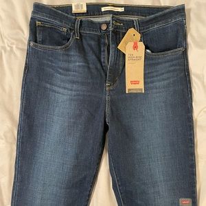Levi’s Women’s 724 High Rise Straight Jeans - 32 Regular, Carbon Glow